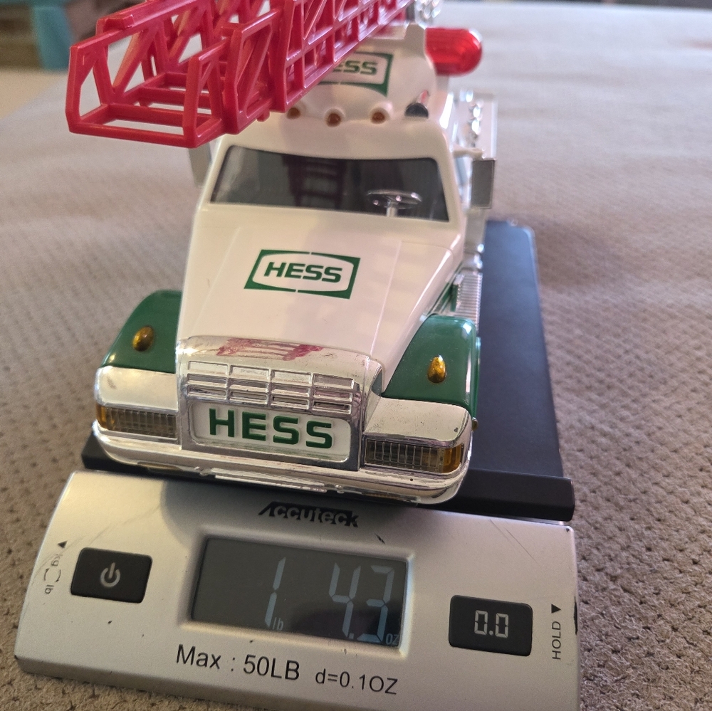 1994 HESS GAS TRUCK RESCUE LADDER TRUCKPreowned Truck Amerada Hess Corporation - Picture 14 of 14